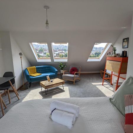 ברייטון *Large Unique Retro Private Attic & Bathroom* מראה חיצוני תמונה