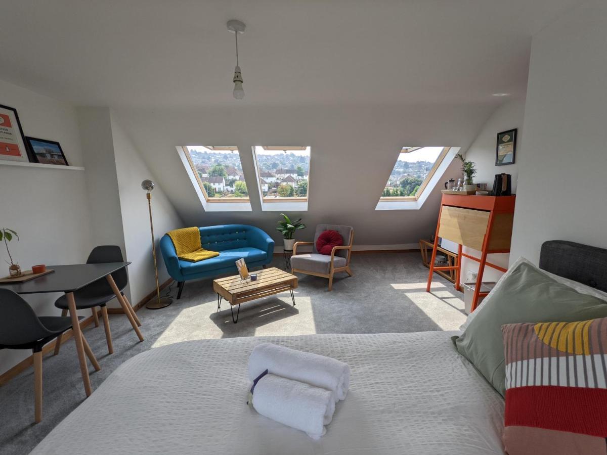 ברייטון *Large Unique Retro Private Attic & Bathroom* מראה חיצוני תמונה