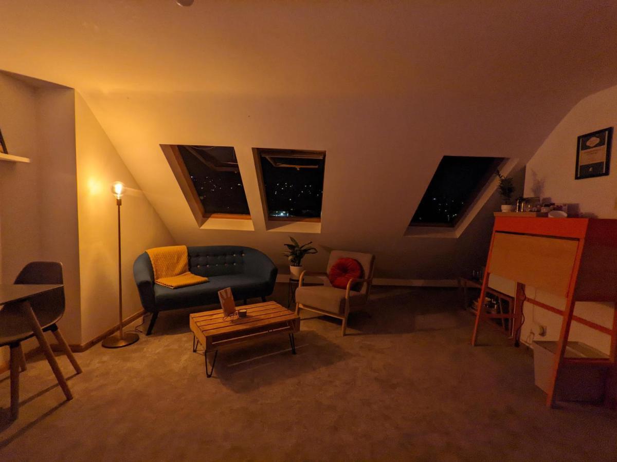 ברייטון *Large Unique Retro Private Attic & Bathroom* מראה חיצוני תמונה
